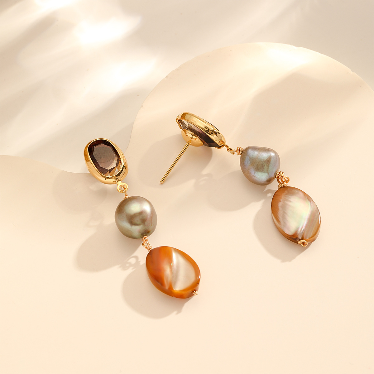 Nasha European and American cross-border Bohemian style natural shell pearl earrings, women's retro elegant and fashionable pendant earrings Application Scenario