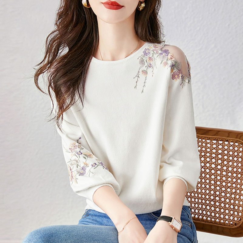 Hollowed-out ice silk knitted sweater for women with three-quarter sleeves, a new spring collection of 2023. Embroidered flowers make it look slimming and stylish. Outerwear