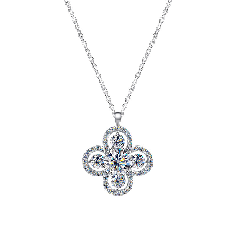 The S925 four-leaf Clover necklace, made of pure silver, is versatile and does not fade. It features a simple, luxurious and high-end design. It is a Mosan necklace Application Scenario