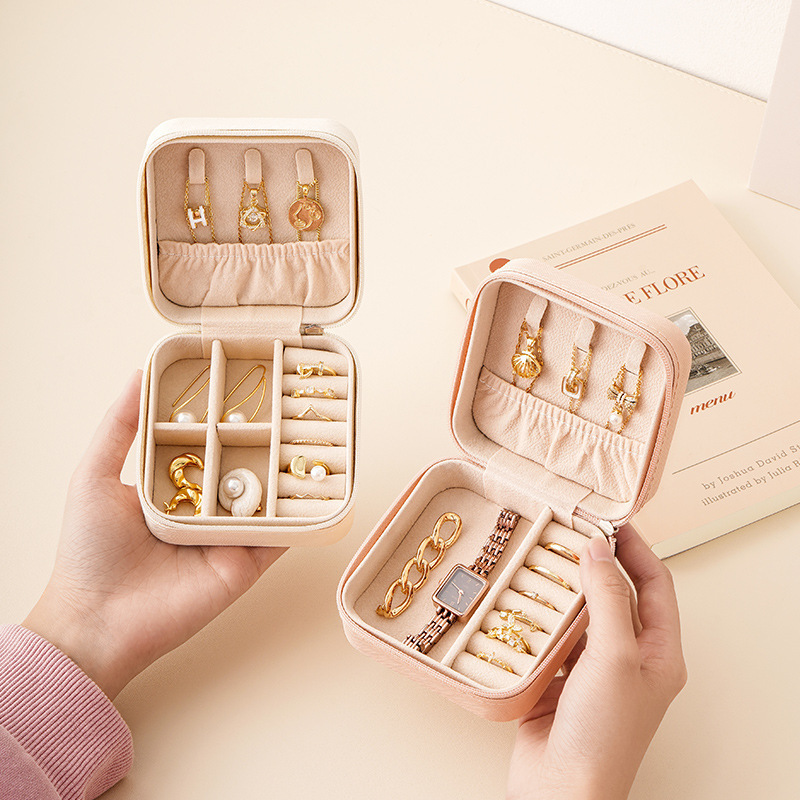 Jewelry box storage box, portable stud earrings, earrings, jewelry, necklace, ring, small, exquisite and mini new style box Specification image