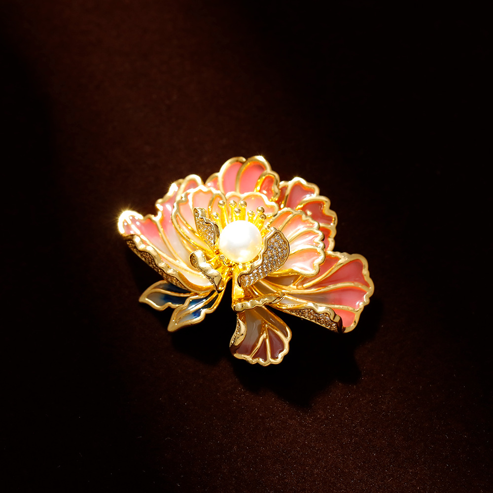 Hyacinth Peony flower brooch for women, elegant and elegant in ancient style, high-end and exquisite new Chinese style pearl accessory