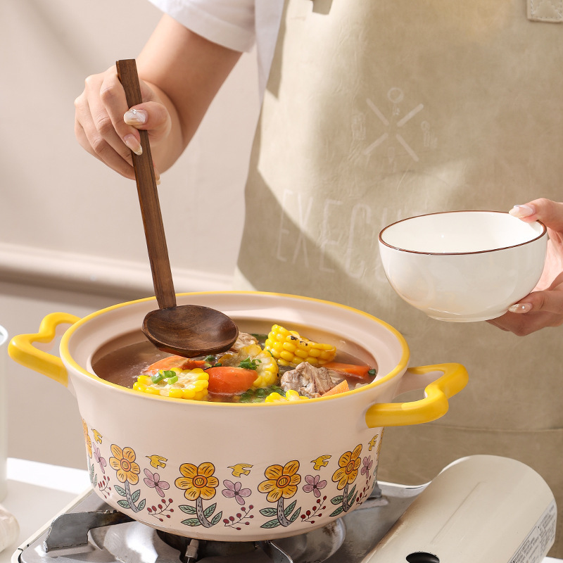 Hand-painted flower tree pattern clay pot for home use, high-temperature resistant, dry-burning without cracking, large soup pot, gas stove special soup pot for stewing and making soup Application Scenario