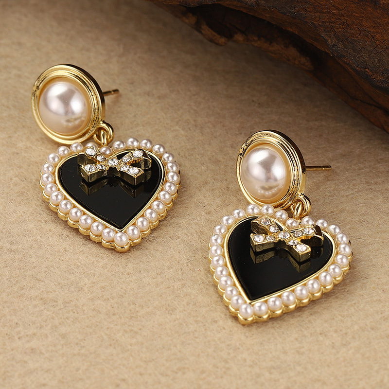 Pearl heart-shaped earrings with a light luxury and high-end feel, versatile and niche bow stud tassel earrings for women in the new summer of 2024 Specification image