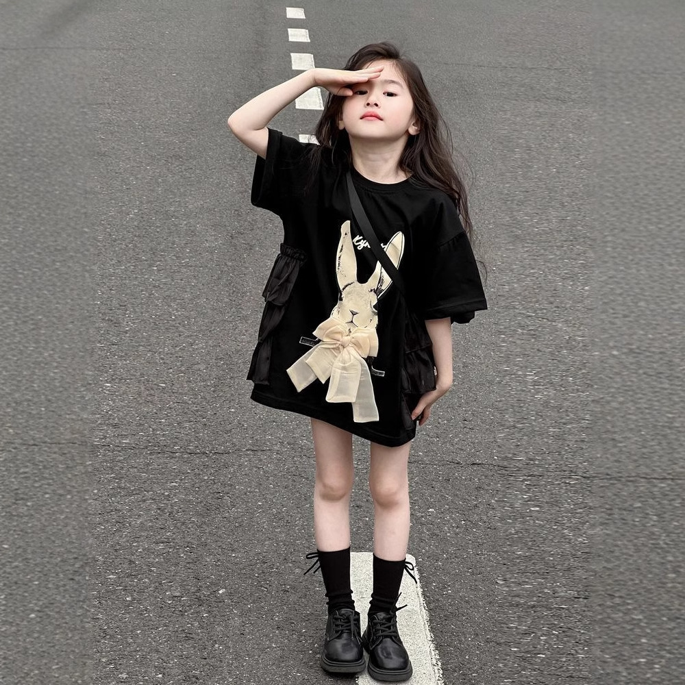 Girls' short-sleeved T-shirt skirt 2025 New style big kids loose and stylish top, children's summer cotton half-sleeved top, trendy details Picture