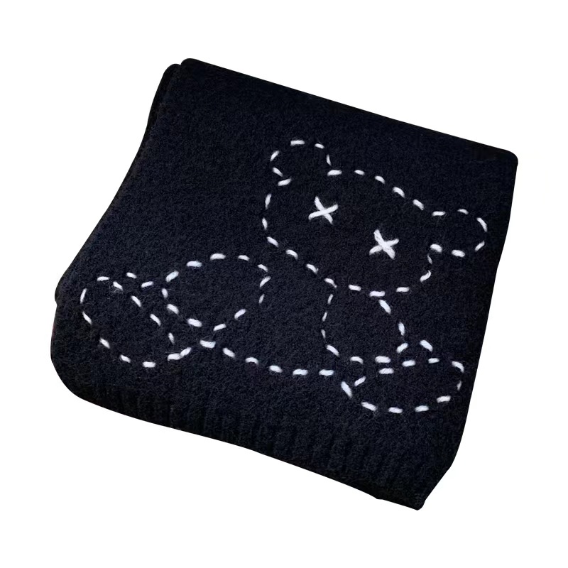 In 2022, hand-stitched cute bear woolen scarves are versatile for female students, providing warmth and protection against the cold in autumn and winter Specification image