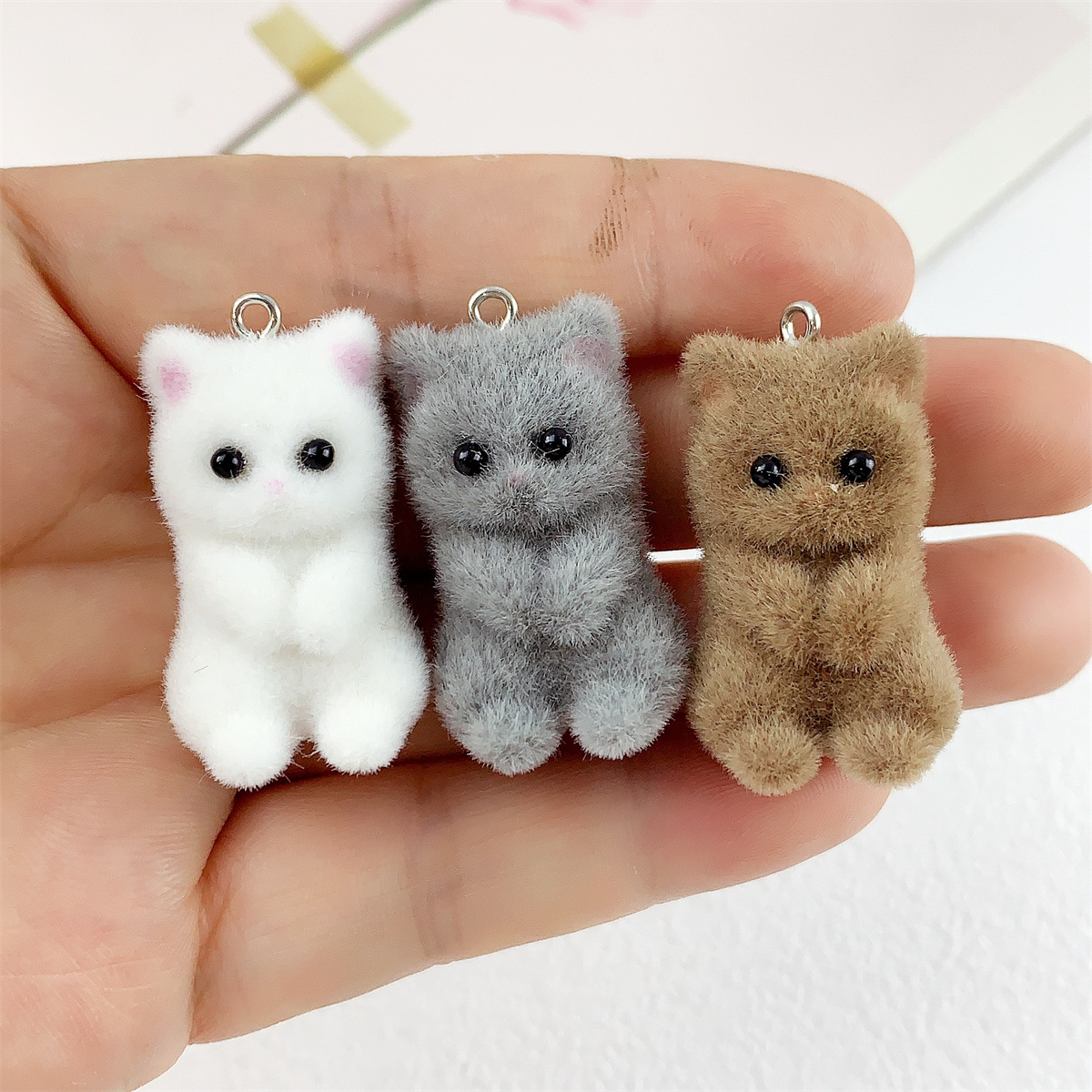 Resin flocking three-dimensional cartoon cute colorful kitten animal pendant DIY handcrafted accessory material Specification image