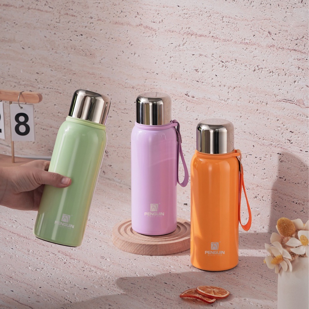 Colorful and fashionable vacuum insulated cup 680ML stainless steel portable tea cup for students
