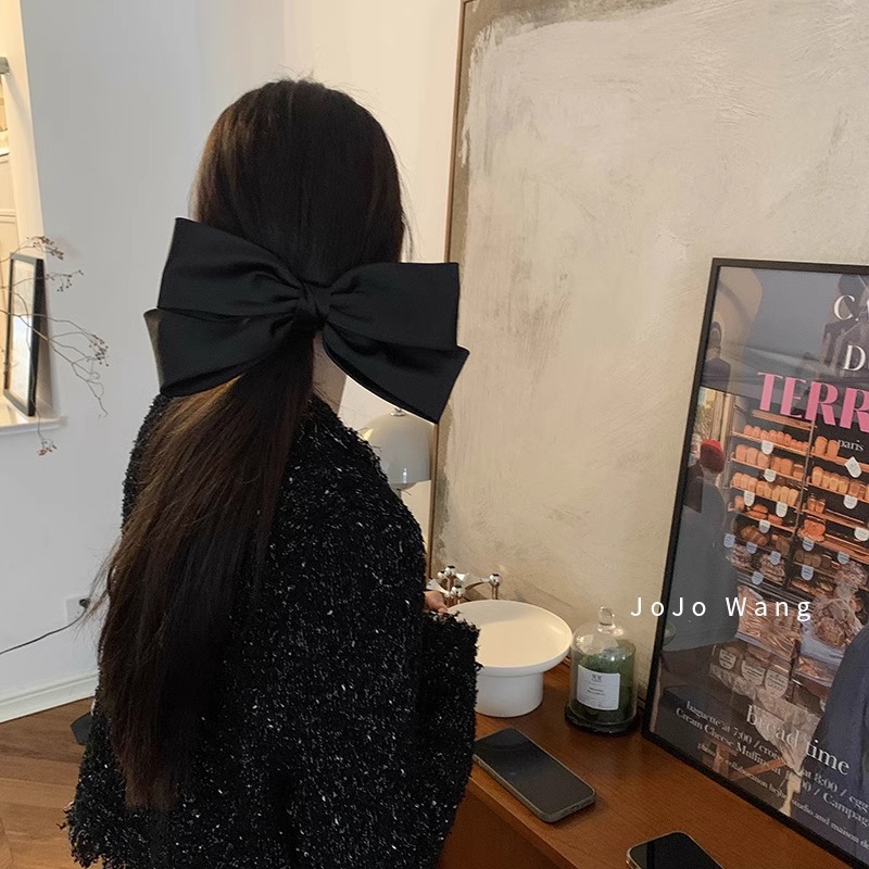 Make your face look smaller ~ Korean retro high-end black bow hair clip, women's back of the head spring hair clip headwear Application Scenario