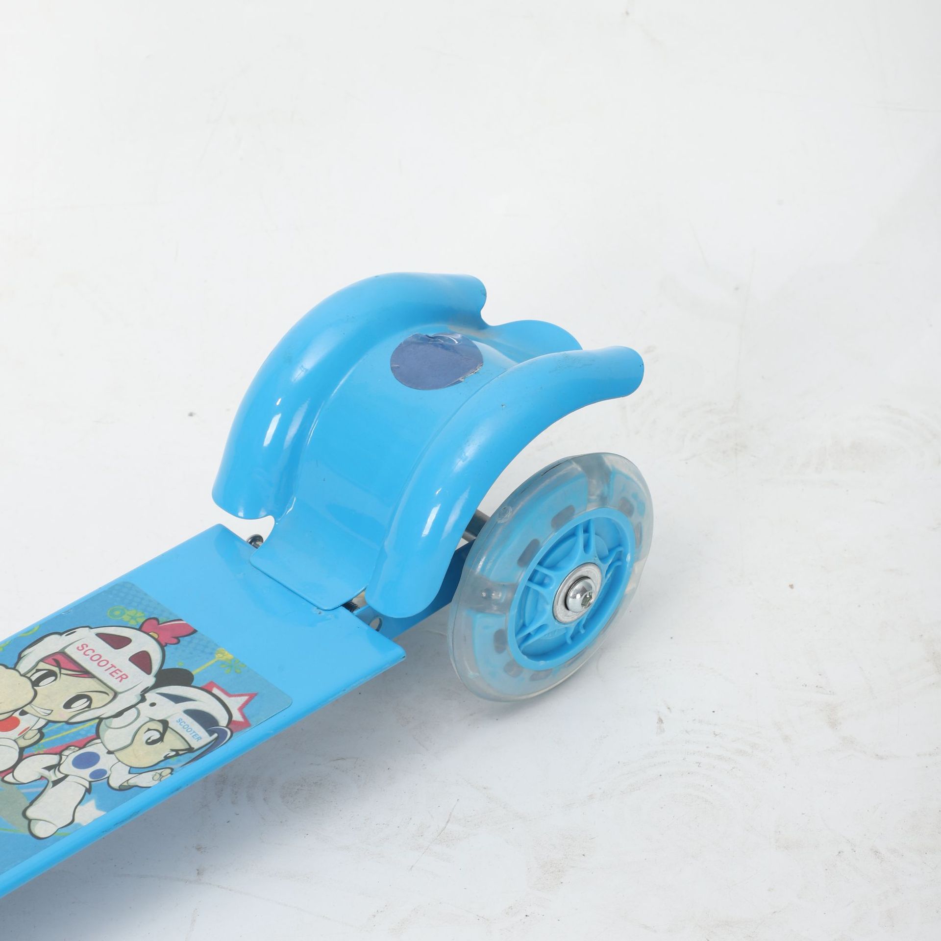 Wholesale of cross-border folding shock-absorbing brake flash wheel children's four-wheel scooters and lift children's pedal scooters Application Scenario