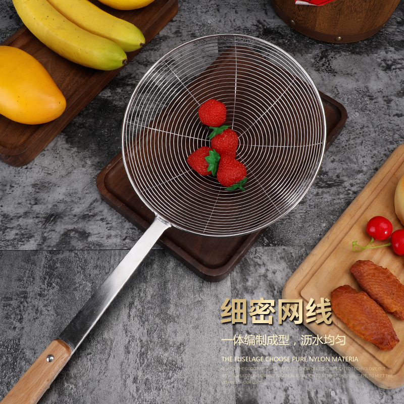 Stainless steel three-millimeter solid wood handle wire strainer reinforcement non-magnetic deep-frying strainer, household hot pot strainer, noodle scorer, draining net strainer Application Scenario