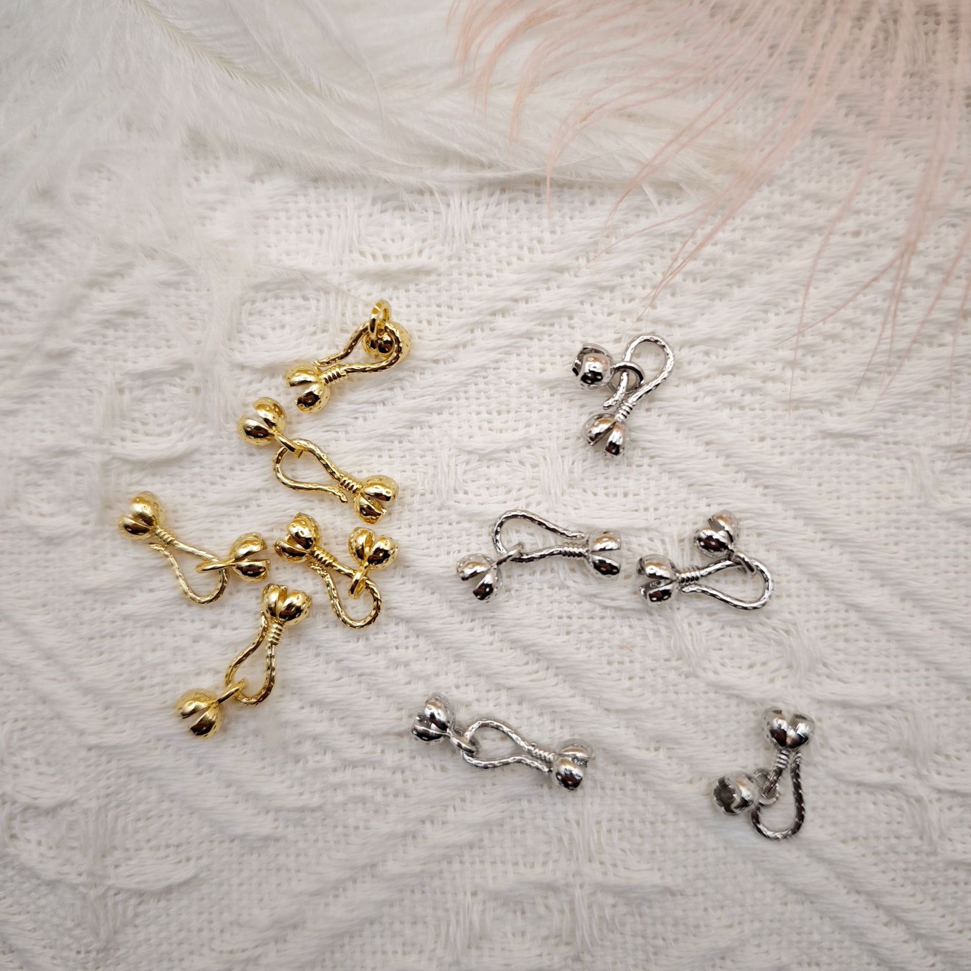 Copper-plated 18K real gold Sichuan pepper end bead clasp, 14K gold color retention diy bracelet necklace flower bud connection buckle Application Scenario