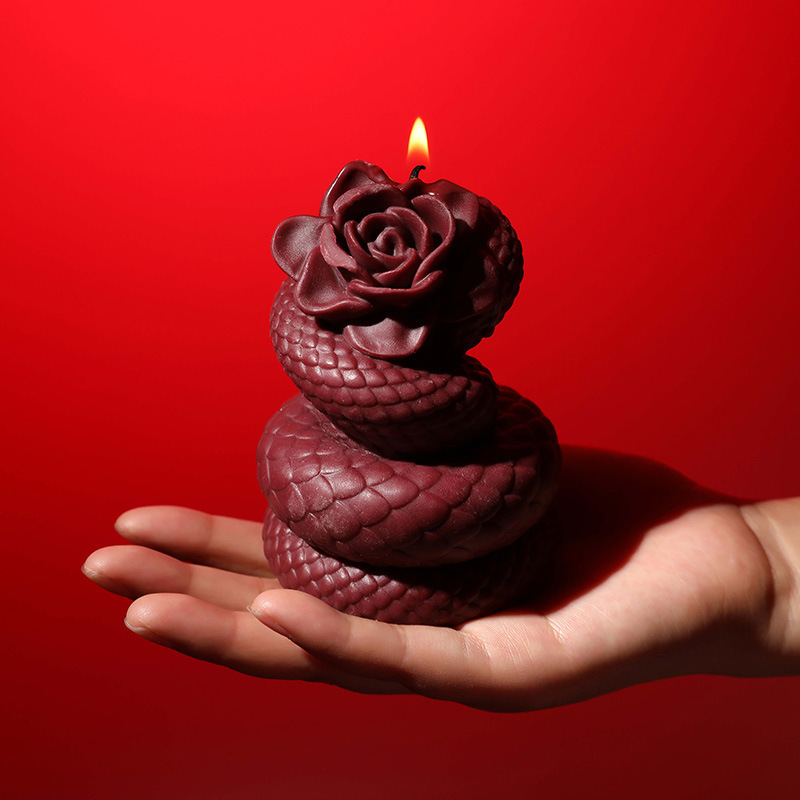 Romantic couple sm props and supplies, snake-shaped rose romantic low-temperature scented candles, high-end bedroom scented candles wholesale Application Scenario