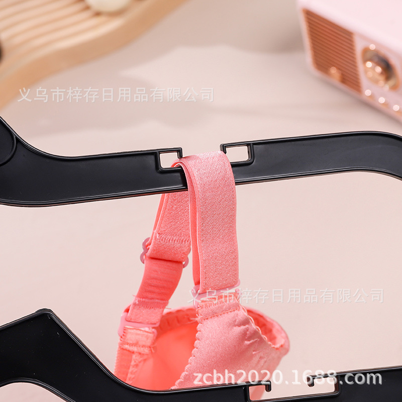 Three-layer black style men's and women's clothes hangers for foreign trade display, super display adult clothes hangers by clothing manufacturers Application Scenario