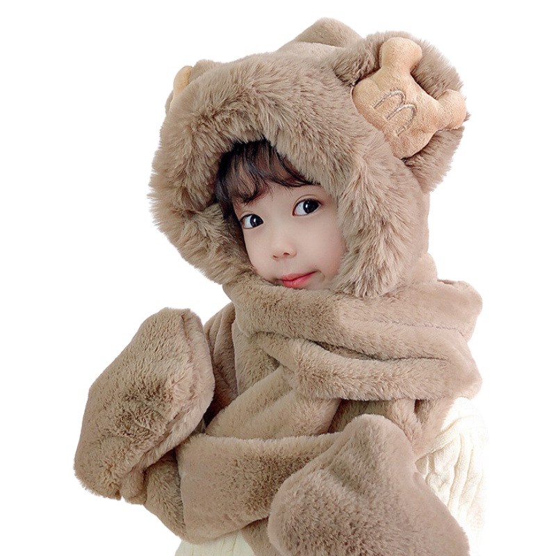 One-piece consignment of children's three-piece hats, winter cute girls' scarves, gloves, one-piece hats, baby fleece and thickened plush warmth, wholesale from street stalls Item Picture