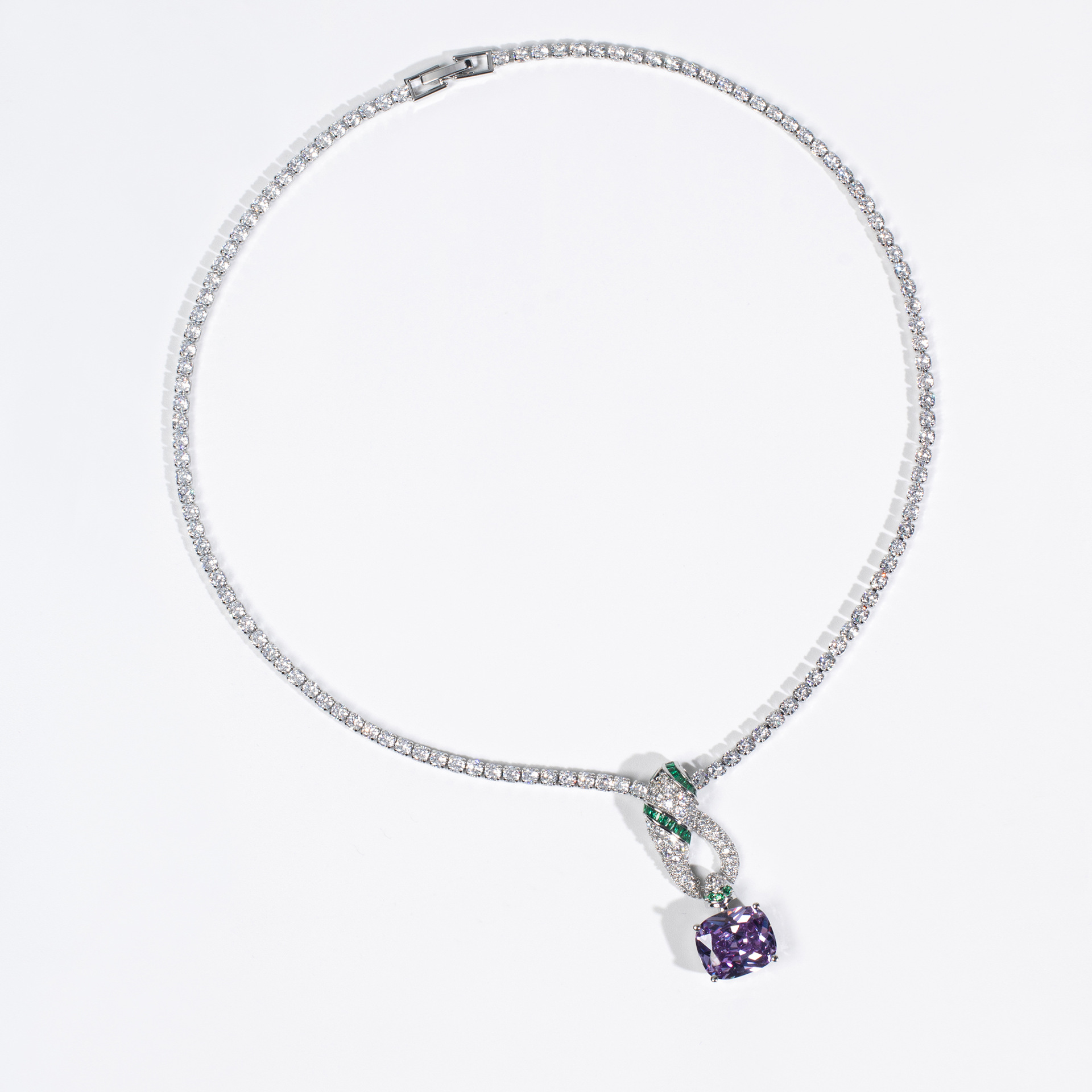 Cross-border exclusive niche design snake-shaped pendant necklace, European and American ins exaggerated high-end style small snake inlaid zircon necklace Item Picture
