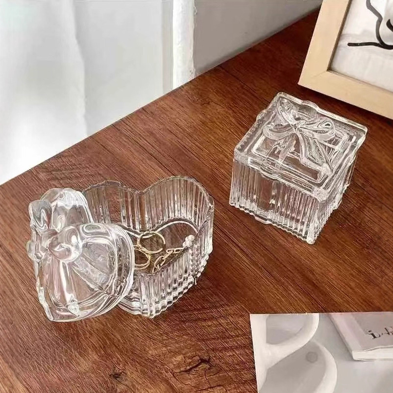 Creative retro bow heart-shaped jewelry box with glass lid, exquisite home dressing table, necklace and accessory storage box