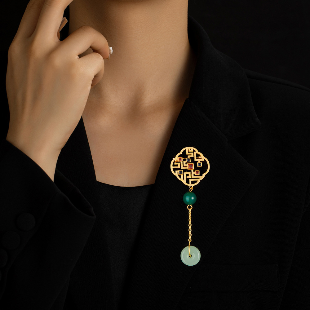 New Chinese-style hollowed-out window pane peace pendant brooch for women, a niche and high-end retro imitation jade corsage brooch, Hanfu cheongsam brooch details Picture