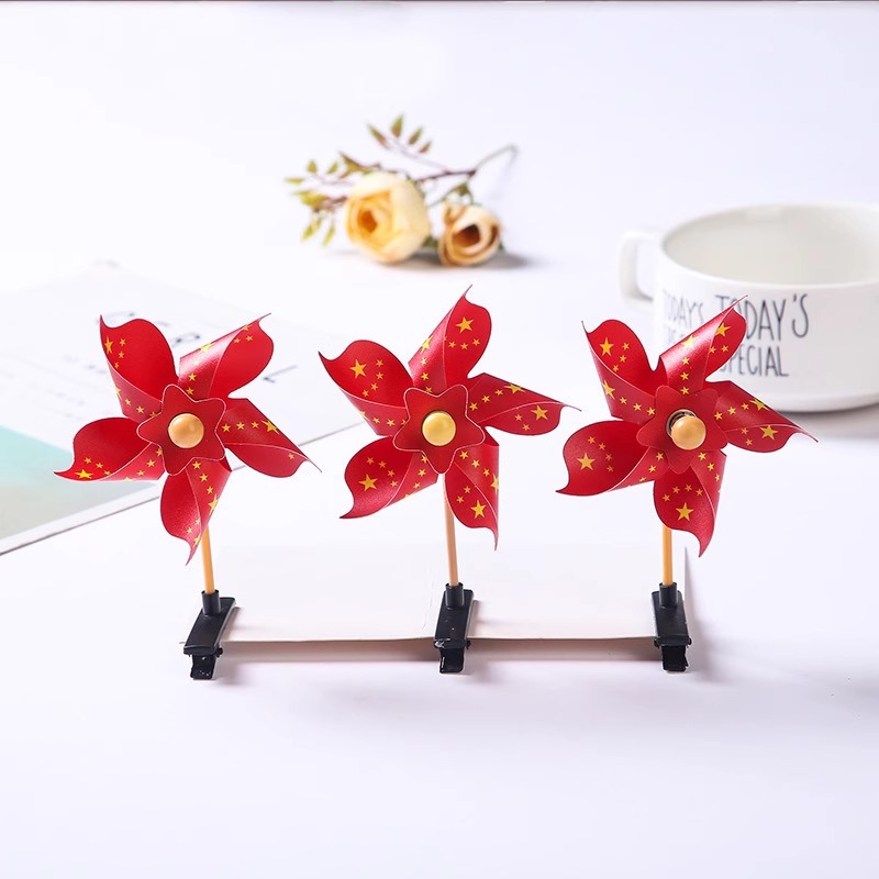 Creative red flag hairpins for class girls, practical one-yuan small gifts, ground promotion scan code, National Day small gifts Specification image