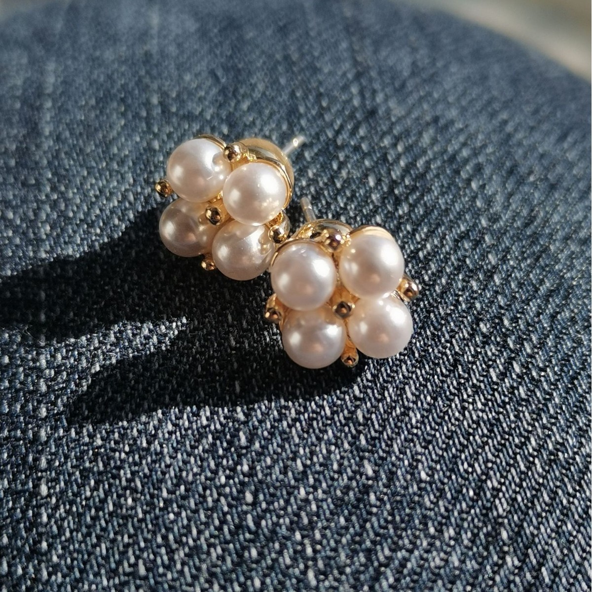 925 silver needle freshwater pearl small stud earrings for women, French, simple and elegant, a popular accessory Application Scenario