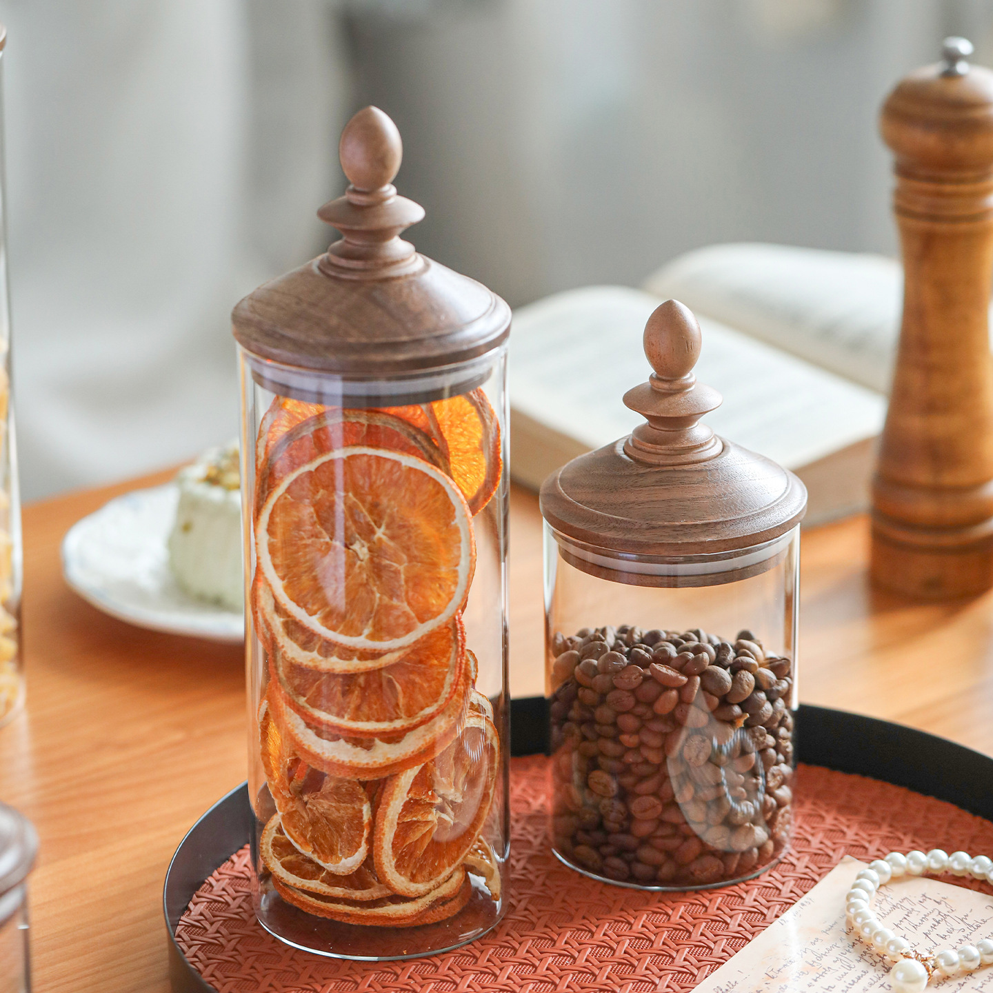 Wholesale of cross-border creative retro glass sealed jars for coffee beans, tea cubes and sugar cubes, kitchen straight cylinder storage jars Application Scenario