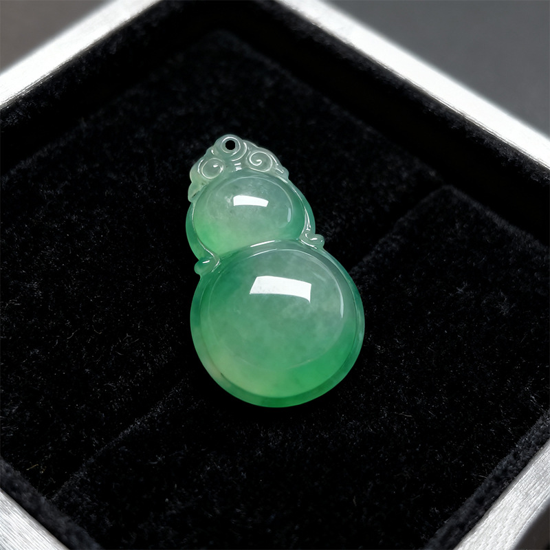 Wholesale of natural African green gourd pendants, necklaces and bracelets, handcrafted diy jewelry and pendant accessories details Picture