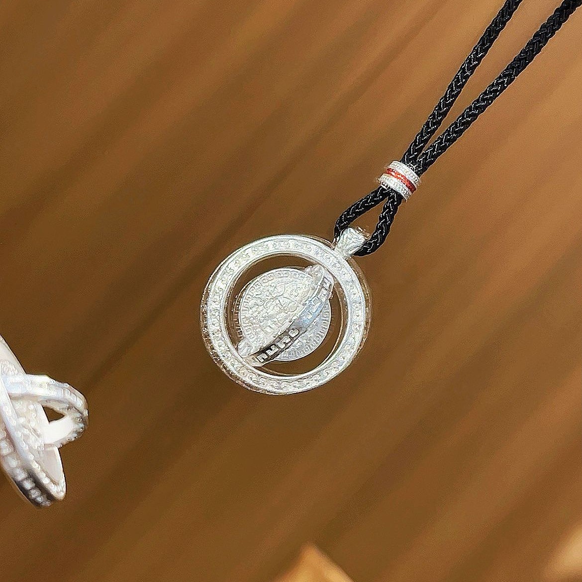 Wholesale of new Chinese-style rotatable wealth God rope necklace pendant and sweater chain accessories with copper plating, Miao silver and Tibetan silver Specification drawing