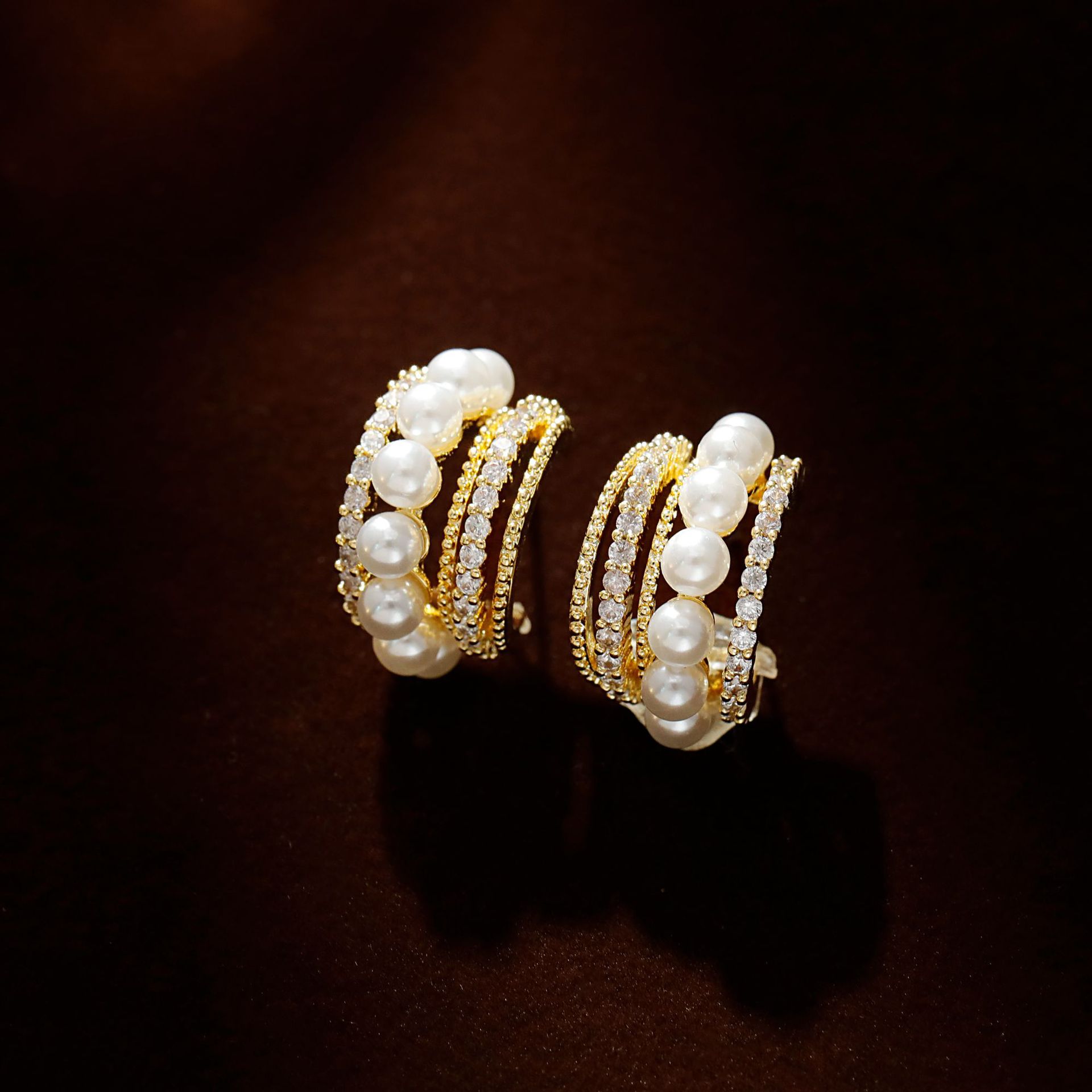 Tipo HyacinthC aretes de perlas coreanos micro circonitas pendientes de medio anillo francés temperamento vintage versátil personalidad pequeña fragancia mujer