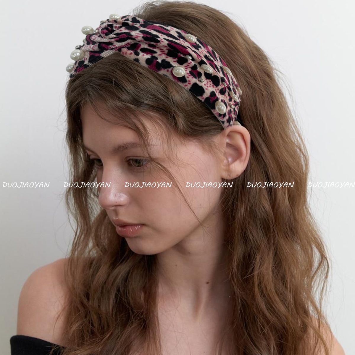 New cross-border leopard print cross-velvet hair band, retro and fashionable pearl headwear, high-end feel, warm and windproof hair band Specification drawing