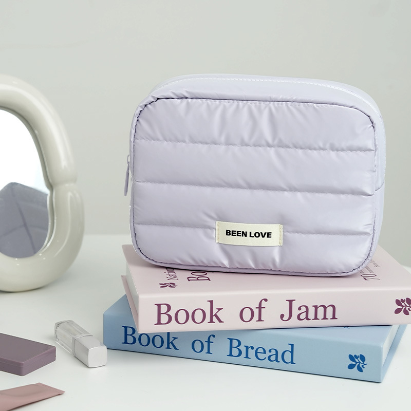 Starlight Portable storage bag, hand-held makeup bag, travel makeup storage bag, large capacity, high appearance level, fluffy, not easy to deform, multiple colors available, portable, large capacity, can store skin care and beauty products Specification image