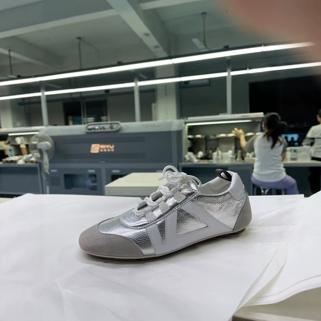 V家外贸柜级拼色系带德训鞋女阿甘鞋运动休闲鞋真皮平底芭蕾舞鞋