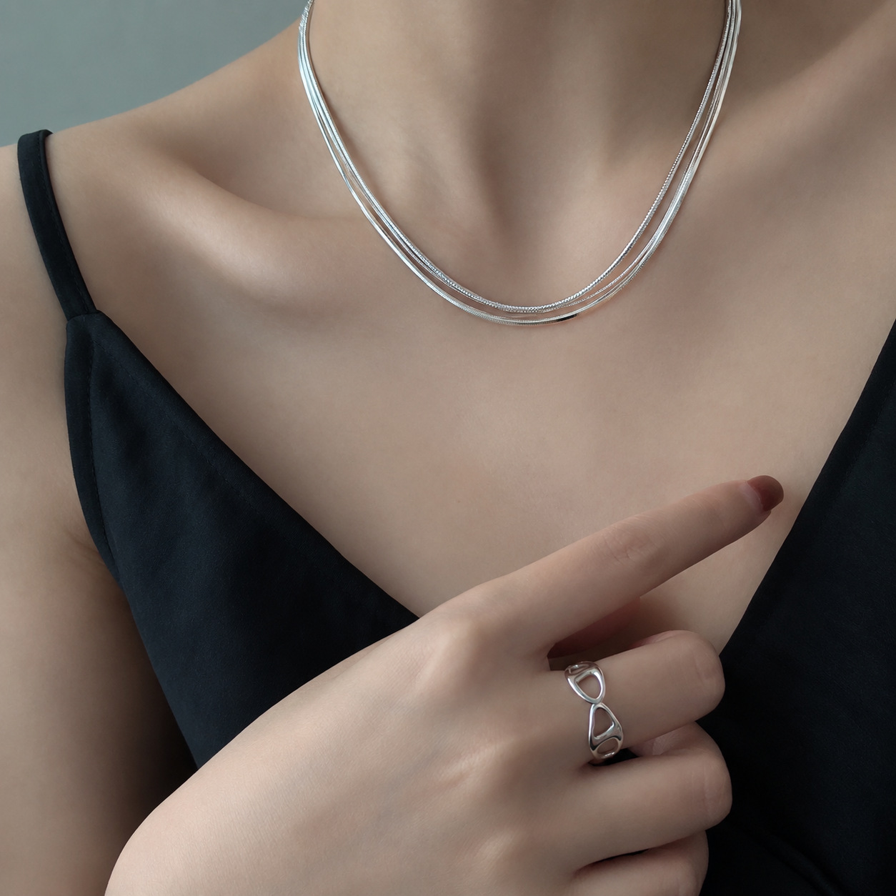 S925 sterling silver three-layer snake bone chain necklace for women, ins collarbone chain, minimalist and cold style, light luxury and high-end feel Item Picture