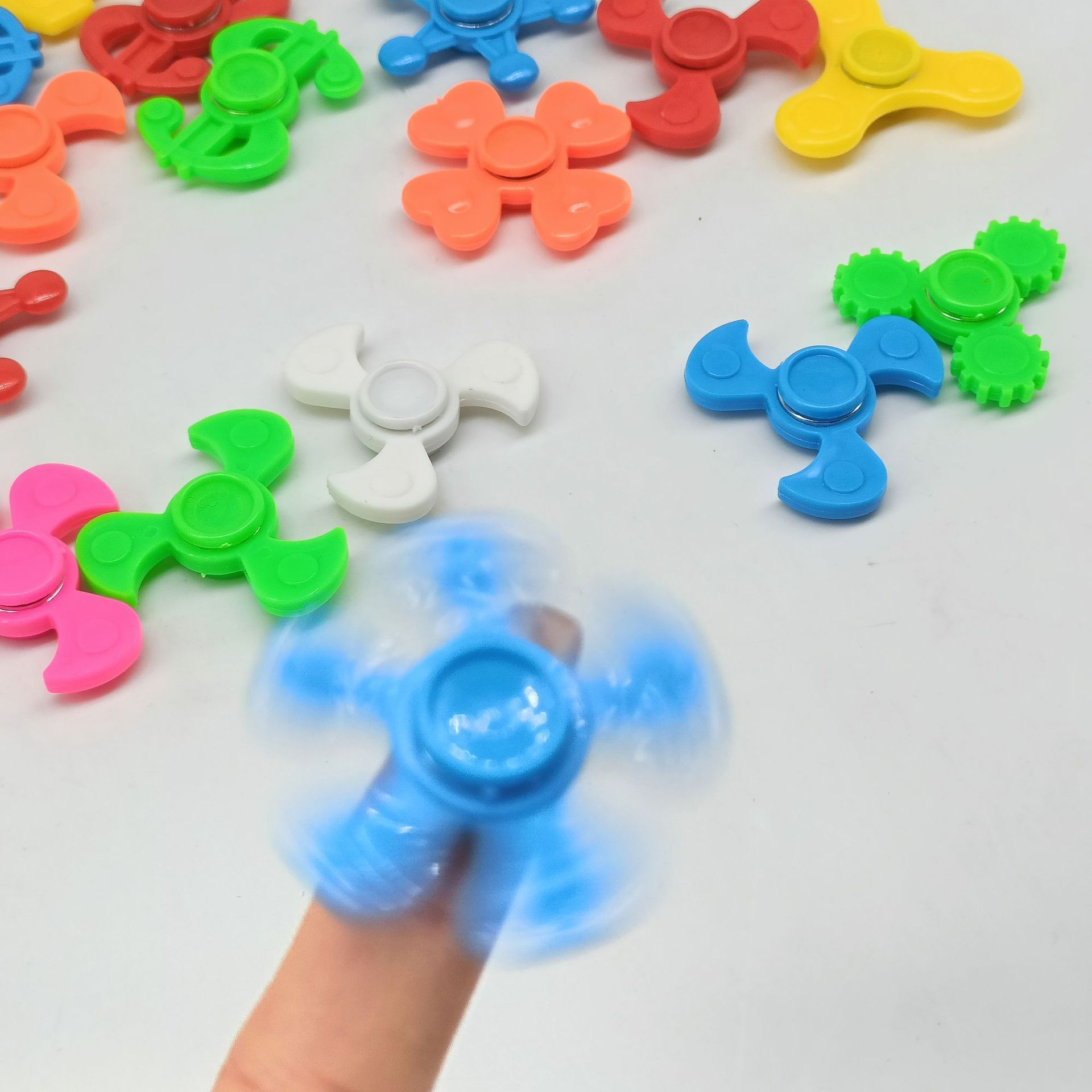 Amazon fidget Spinner eggshell accessories 4cm plastic mini fidget Spinner educational toys wholesale Application Scenario