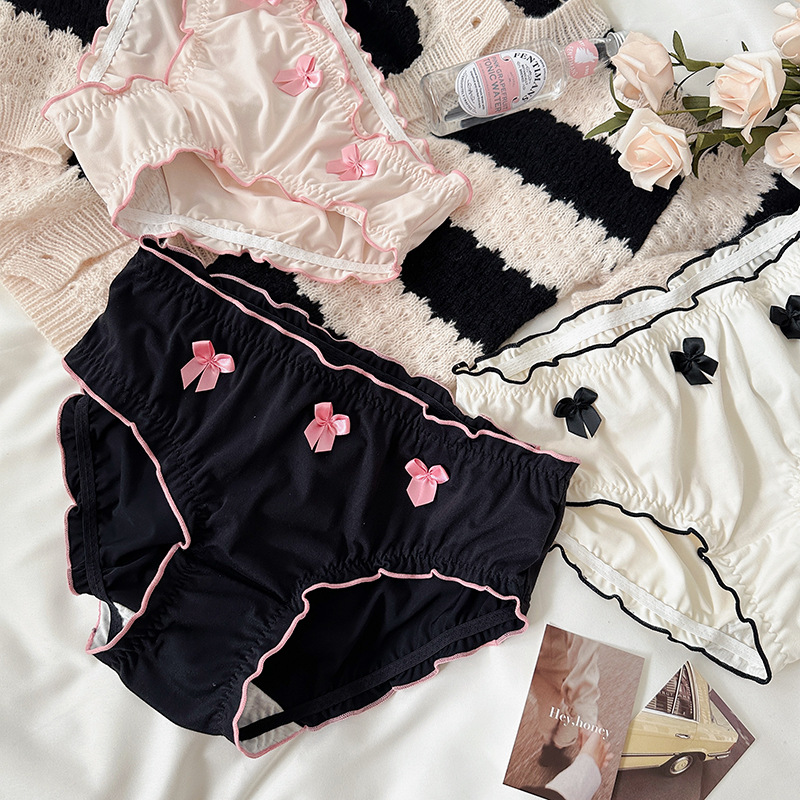 The new autumn collection of girls' underwear features pure cotton antibacterial crotch, sweet bow, mid-waist triangular shorts for girls, breathable and snappy details Picture