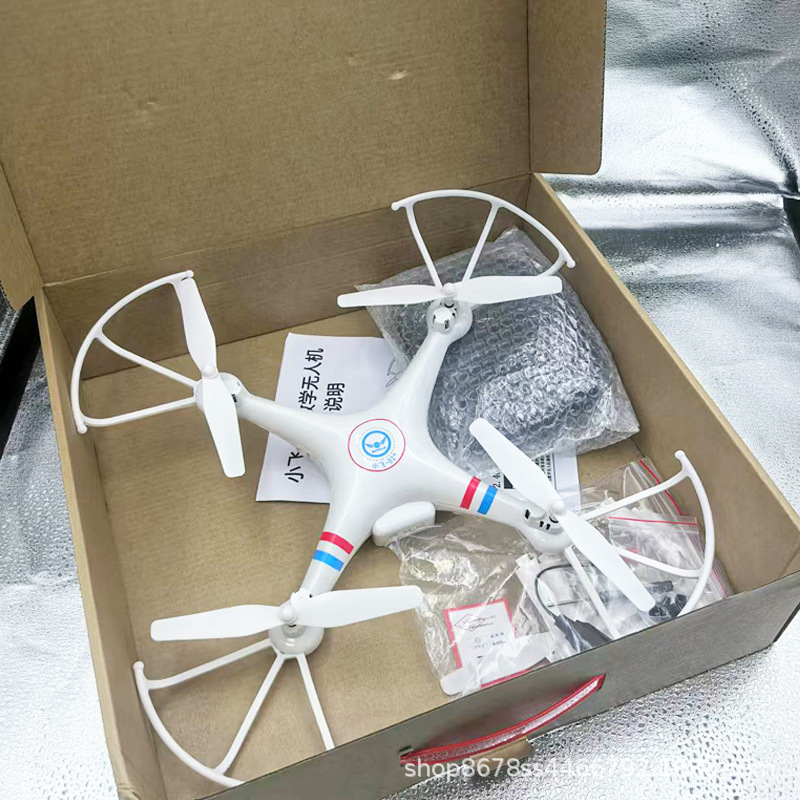白色四轴无人机航拍稳定器高清遥控飞行器细节图