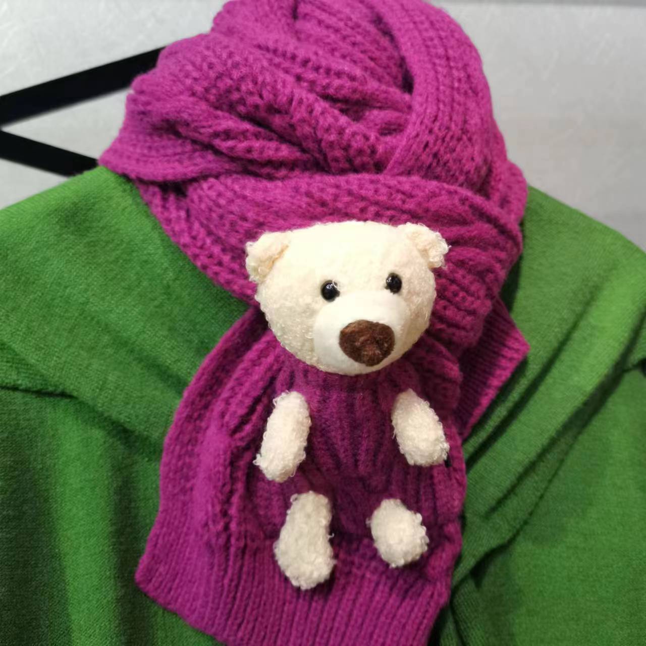 Detachable pocket Kawaii Bear scarf, cute and sweet Korean version woolen knitted scarf for girls, warm for students in autumn and winter