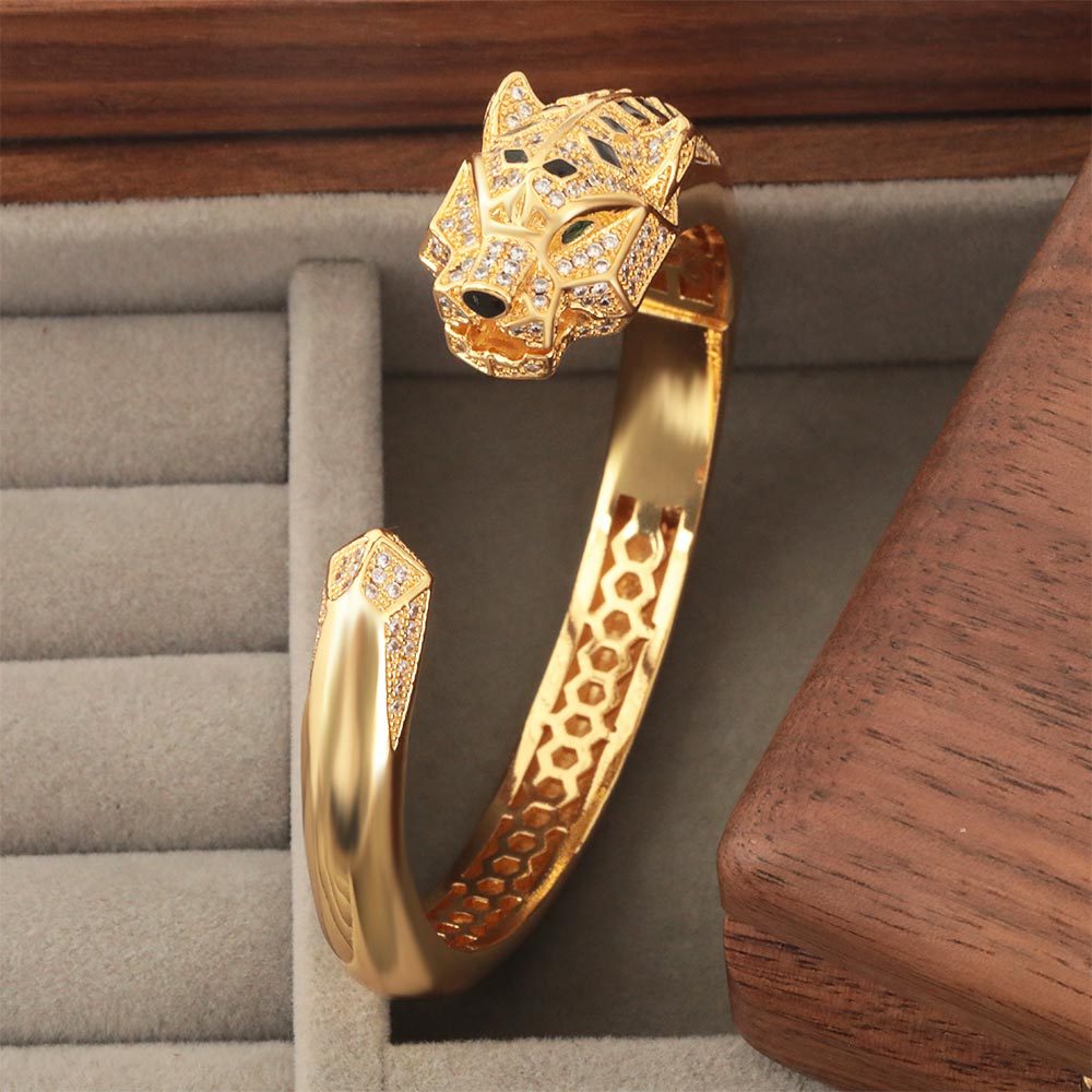 The powerful and imposing zircon leopard bracelet in European and American style is a trendy and fashionable leopard head open bracelet accessory for both men and women The powerful and imposing zircon leopard bracelet in European and American style is a trendy and fashionable leopard head open bracelet accessory for both men and women