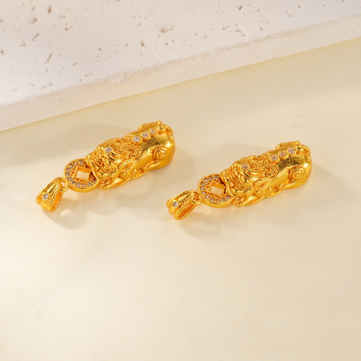 New zirconium-inlaid coin PI Xiu pendant, copper-plated real gold color retention, high-end style bracelet, necklace clasp DIY accessory details Picture