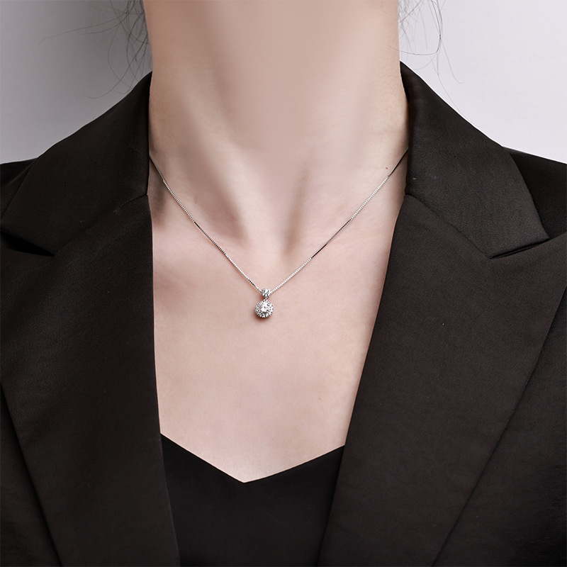 Zhuoheng carefully selected diamond pendant necklace, classic silver jewelry pearl necklace, elegant and stylish women's jewelry details Picture