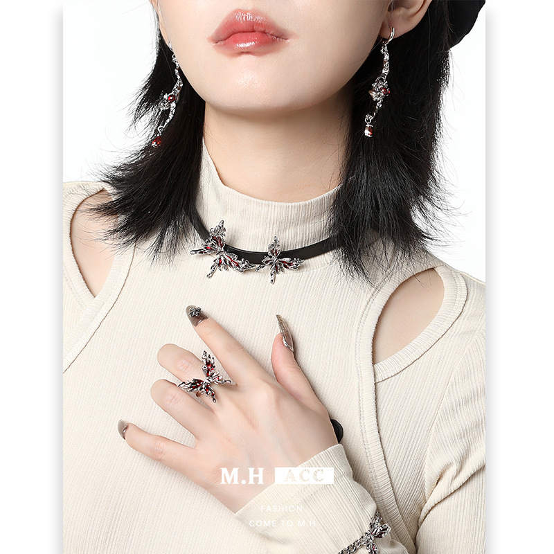 Original red butterfly necklace wholesale, niche design, high-end pendant, light luxury collarbone chain, new Chinese-style sweater chain details Picture