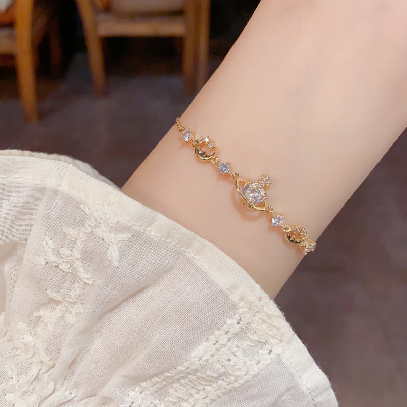 Cross-border exquisite, super shiny, fully diamond-encrusted Saturn bracelet, a niche, fashionable, light luxury and versatile design accessory from the original manufacturer Application Scenario
