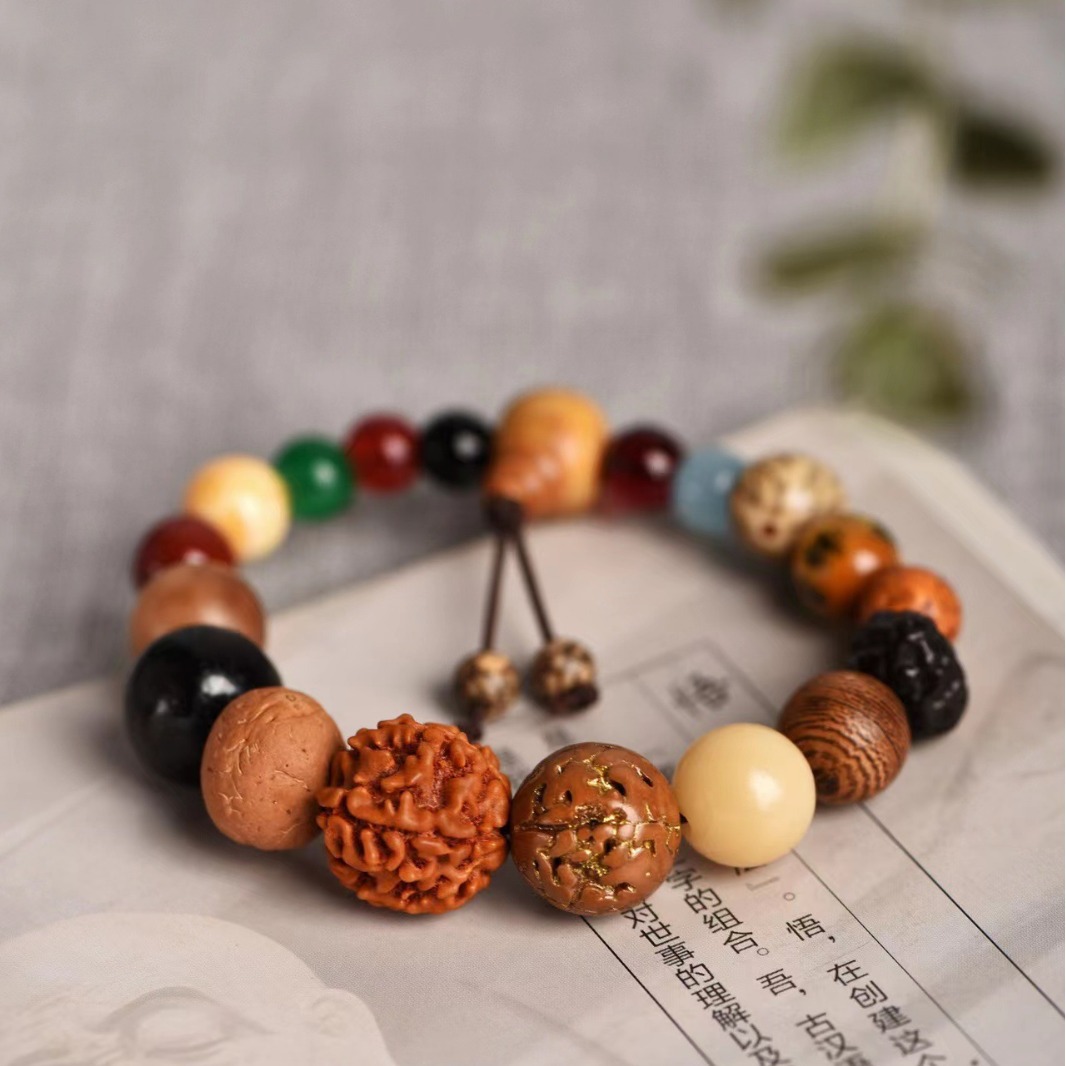 Hot-selling 18-seed Bodhi bead bracelet, 18-bead root prayer bead chain, temple connection, scenic spot commemoration of male and female couples Application Scenario