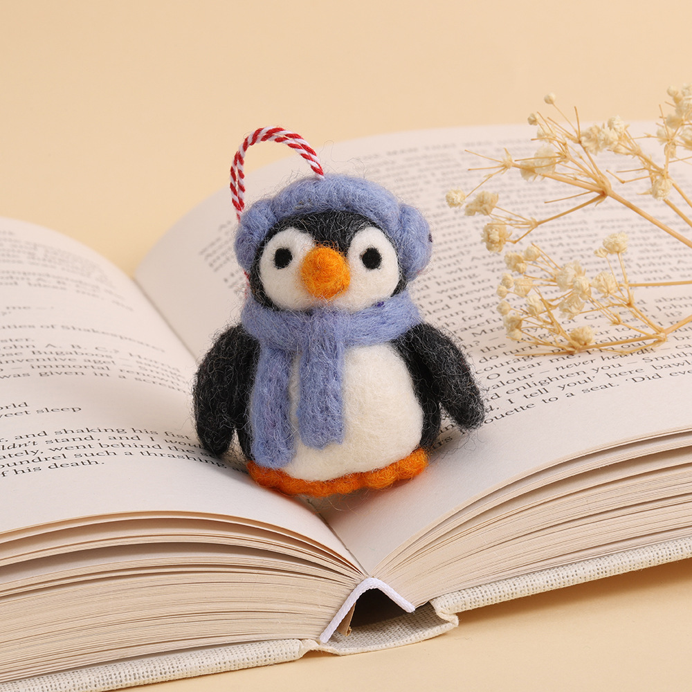 可爱手工羊毛毡挂件 趣味企鹅立体玩偶挂饰 小众包包挂饰小众挂件细节图