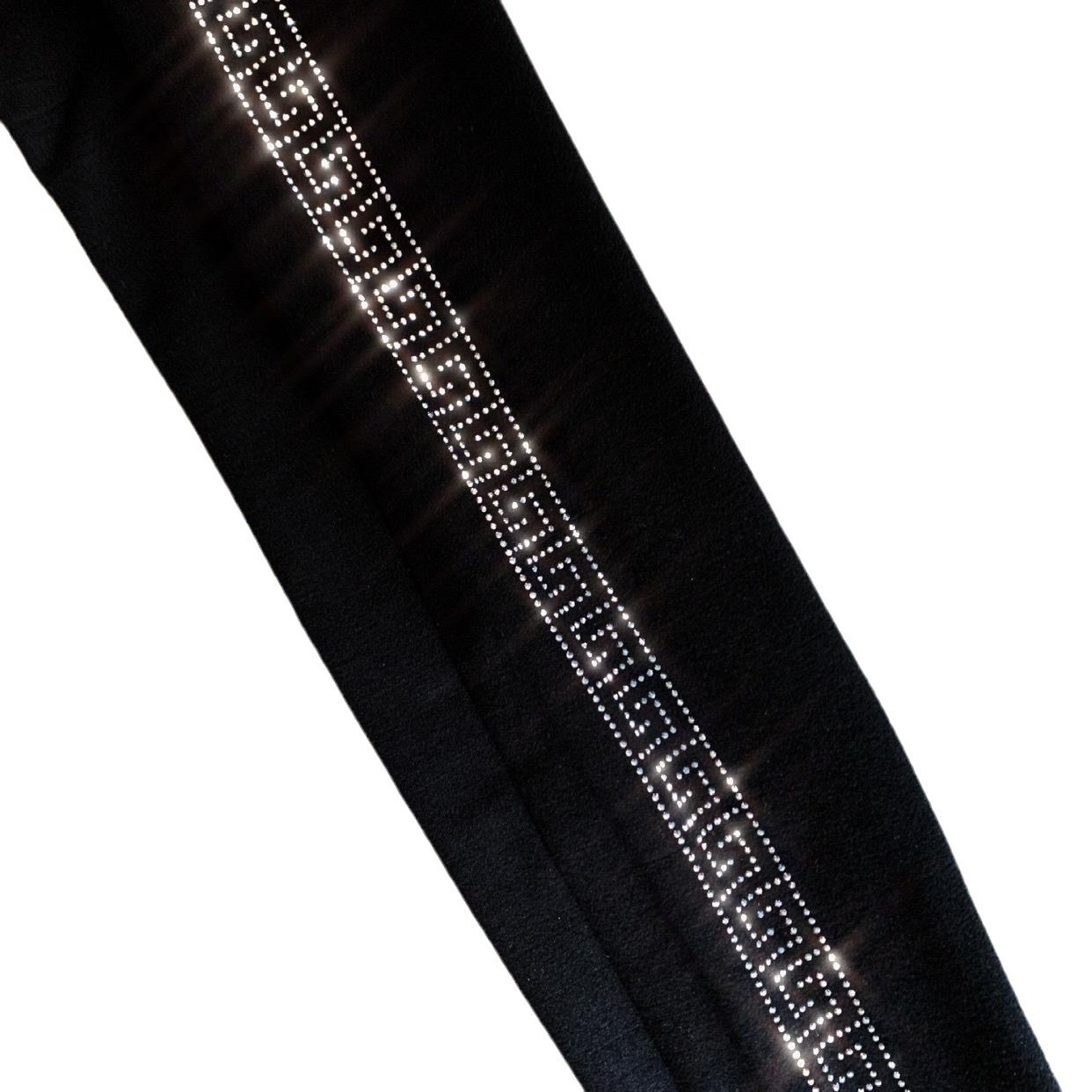 The new Modal hot diamond leggings for summer are thin and can be worn outside to make you look slimmer and lift your buttocks. They are versatile sports yoga pants Item Picture