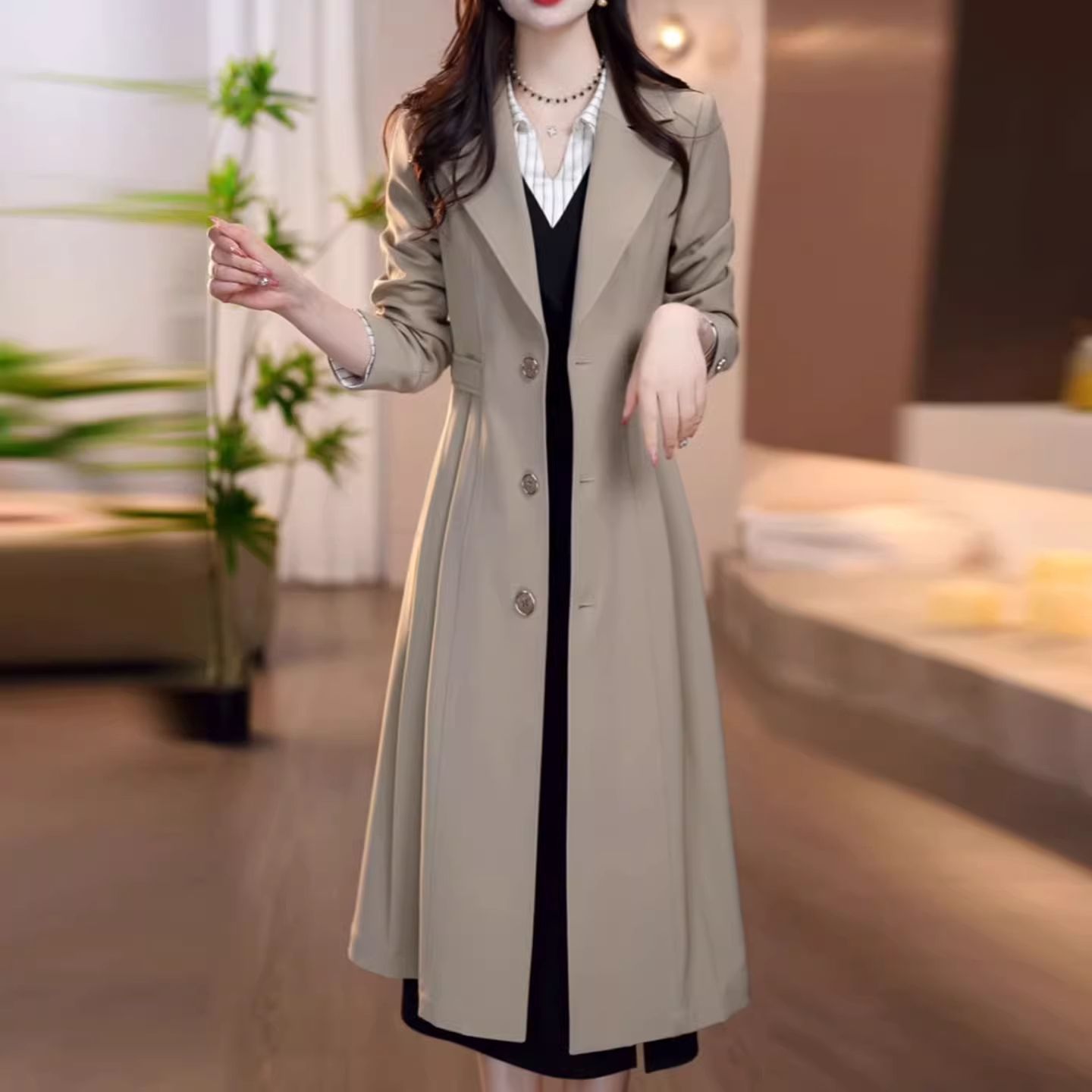 女式风衣实物图