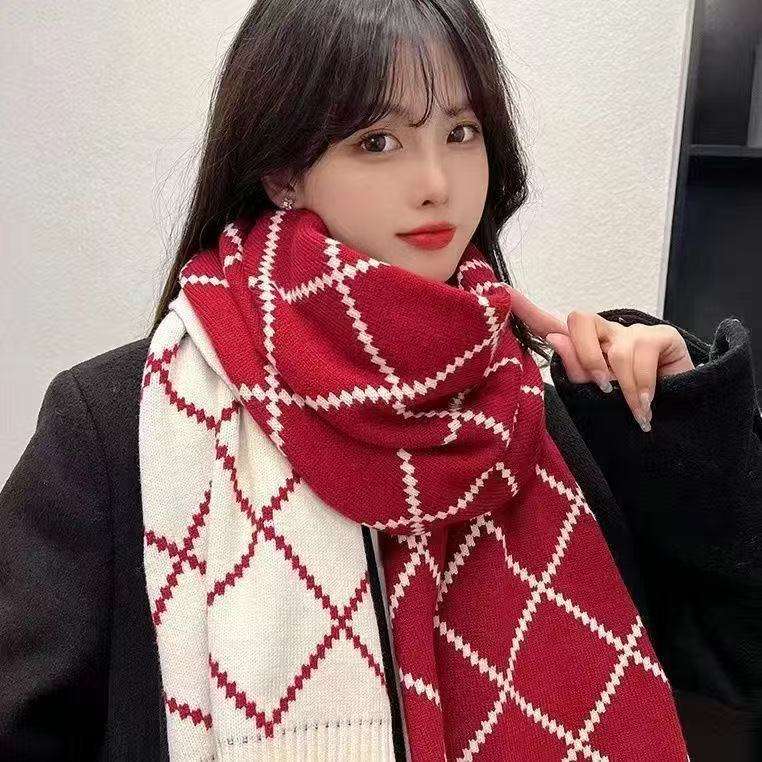 One-piece dropshipping, versatile new style 2025 autumn/Winter New Year Christmas gift, red knitted solid color scarf for women's winter warmth, Japanese-style street stall wholesale Application Scenario