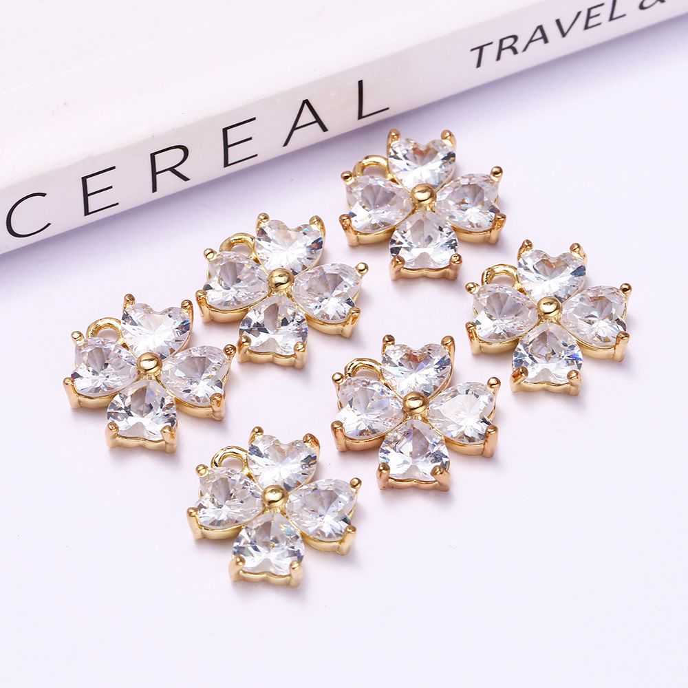 Copper inlaid zircon four-leaf clover pendants, DIY jewelry accessories, stud earrings, necklace pendants, clothing brooches and other accessories in stock Specification image