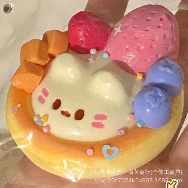 Kitten egg tarts, squeeze the kitten egg tarts. The kitten egg tarts have a water-like texture, burst with juice, and a creamy texture. They relieve stress and have a silicone-like touch, making the skin feel sticky Application Scenario
