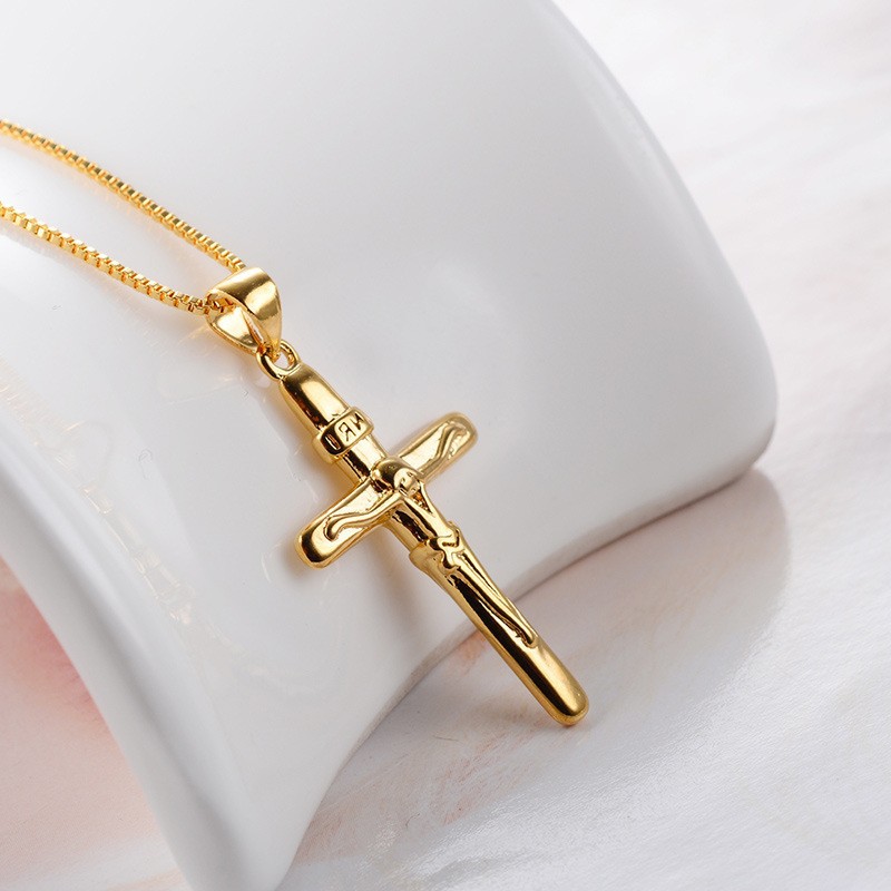 A popular cross-shaped simple geometric pendant necklace for cross-border European and American trade, suitable for both men and women with color-preserving electroplated copper necklaces Specification image