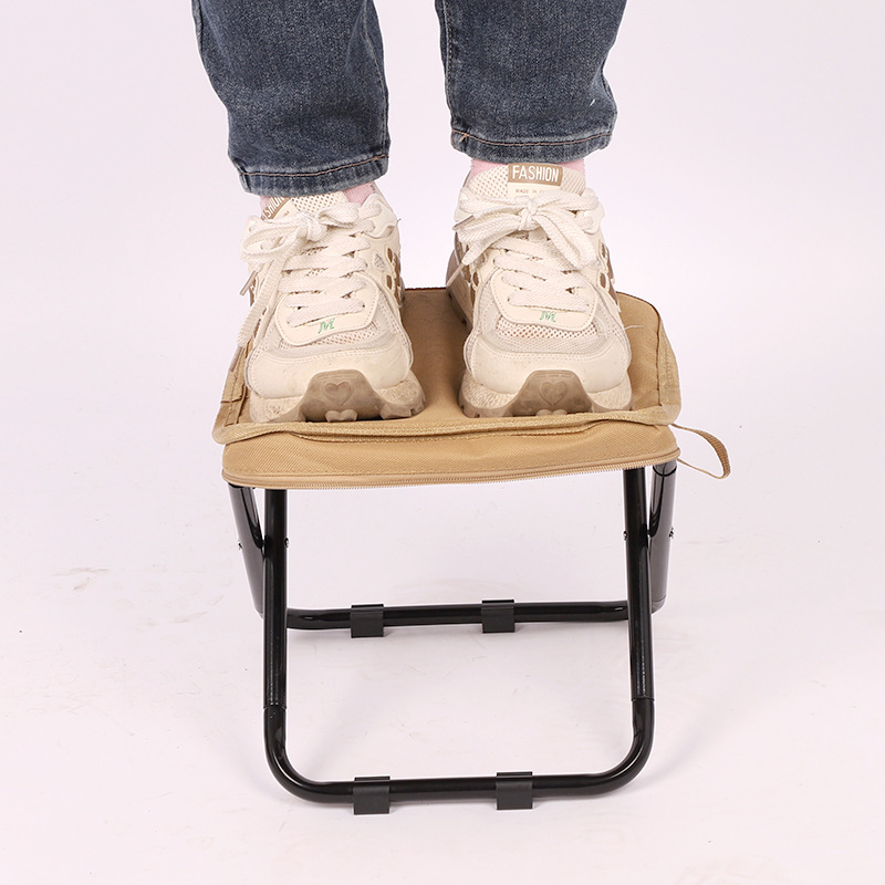 Cross-border outdoor folding chairs, portable pen cases, camping stalls, queuing small stools, mini lightweight folding handbag stools Application Scenario