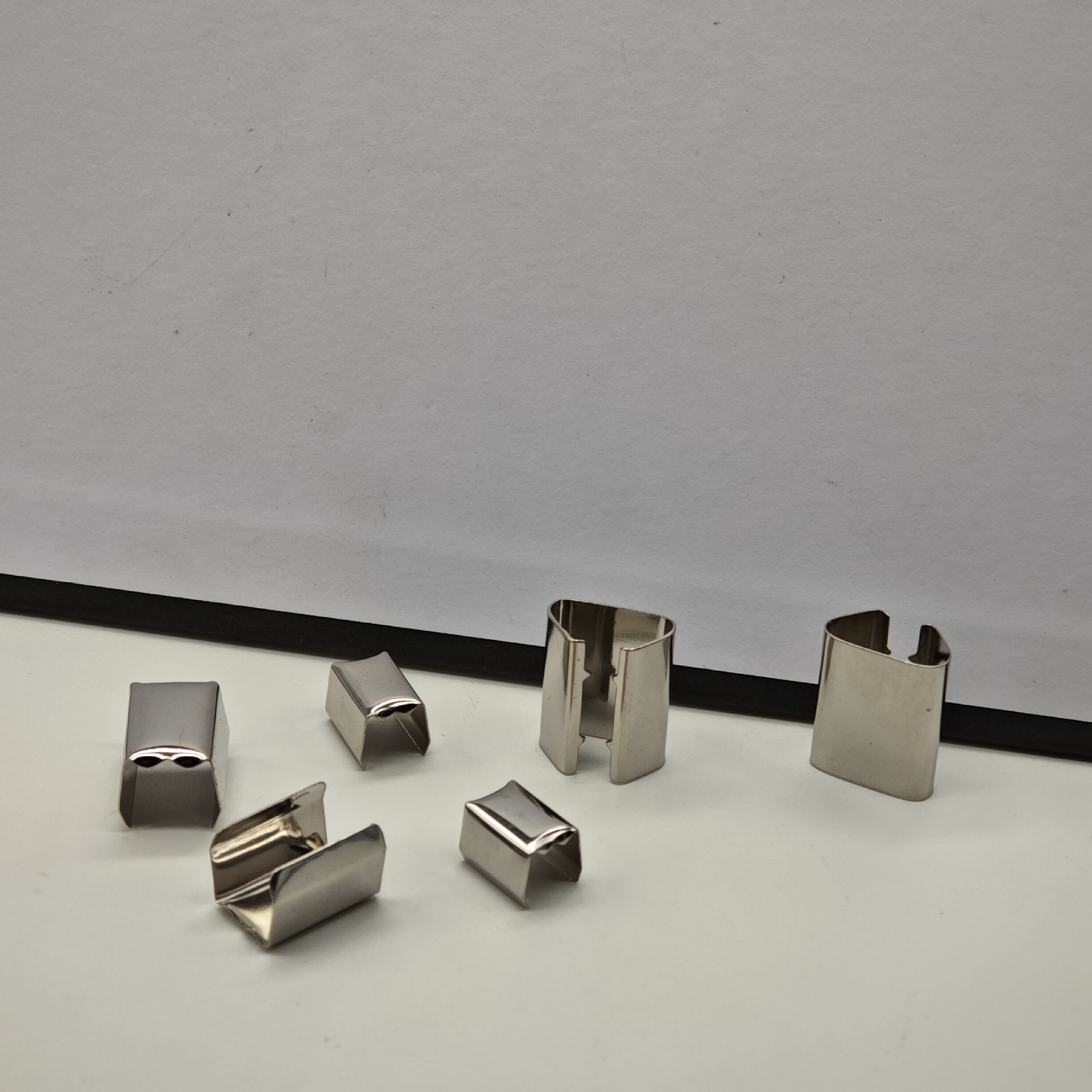 Metal silver electroplated horse buckle lanyard, drawstring opening, sheet rope clamp, 15*20mm square woven ribbon horse buckle Application Scenario